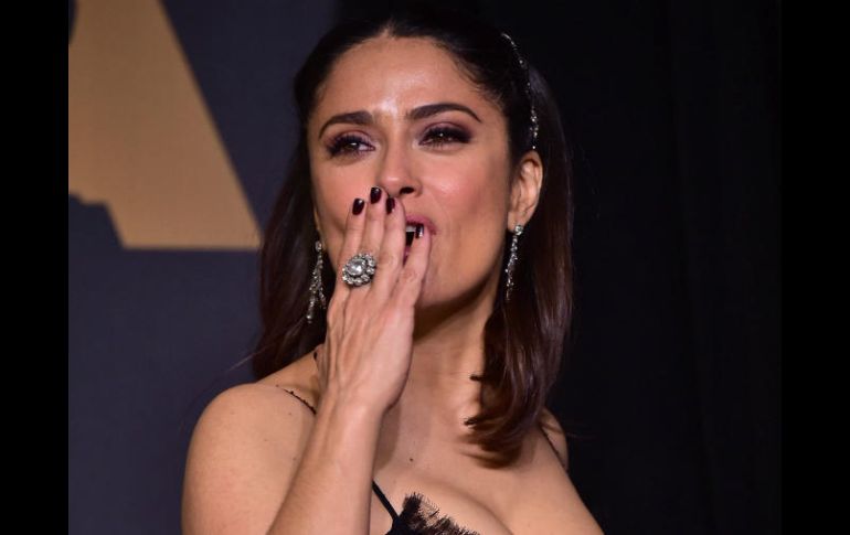 Salma eligió para la gala un vestido negro de Alexander McQueen. AFP / F. J. Brown