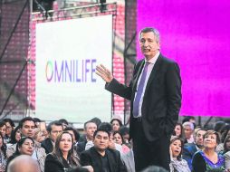 Jorge Vergara participa en las conferencias para propagar su pasión laboral. ESPECIAL /