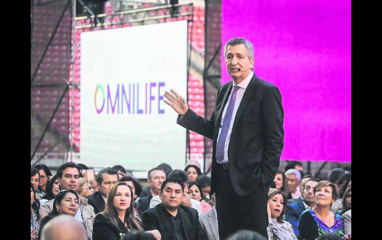 Jorge Vergara participa en las conferencias para propagar su pasión laboral. ESPECIAL /