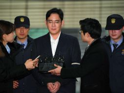 Lee admitió haber abonado unos 43 mil millones de wones a entidades supuestamente controladas por Choi. AFP / J. Yeon-Je