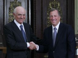 Francisco González, presidente del Grupo BBVA, se reunió con el secretario de Hacienda, José Antonio Meade. EFE / M. Guzmán