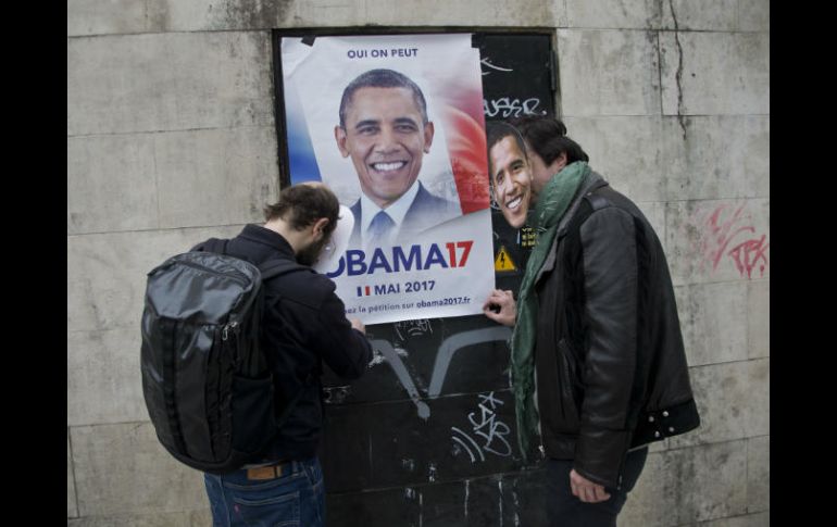 Aunque es enormemente popular en Francia, Obama no tiene posibilidades de éxito. No es francés y por ello no puede participar. AP / M. Euler