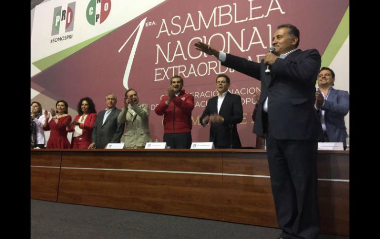 Zamora rindió protesta ante el presidente del PRI, Enrique Ochoa, senadores, diputados federales y líderes sectoriales. TWITTER / @arturozamora