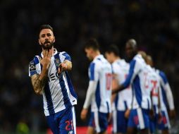 El veracruzano despeja después de concretar un golazo de tiro libre. AFP / F. Leong