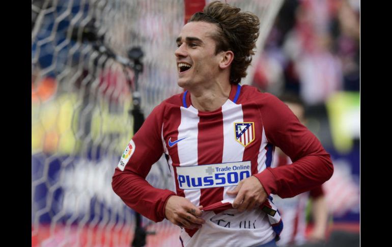 Griezmann celebra una de sus anotaciones dedicándosela a su esposa. AFP / J. Soriano