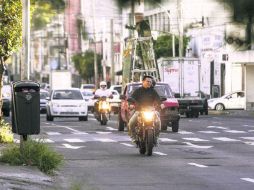 Según la Secretaría de Salud, los motociclistsa tienen seis veces más posibilidades de resultar con lesiones graves en un accidente. EL INFORMADOR / R. Tamayo