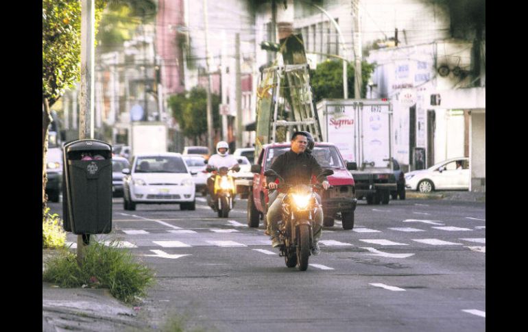 Según la Secretaría de Salud, los motociclistsa tienen seis veces más posibilidades de resultar con lesiones graves en un accidente. EL INFORMADOR / R. Tamayo