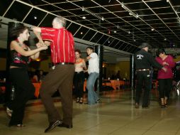 Los beneficios mentales del baile de salón provienen del proceso de aprendizaje de nuevos pasos, así como el trabajo con compañeros. EL INFORMADOR / ARCHIVO