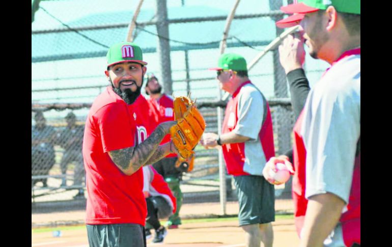 Sergio Romo (izquierda) tendrá su segunda participación con la novena tricolor en el Clásico Mundial de Beisbol. TWITTER / @teammexicobb