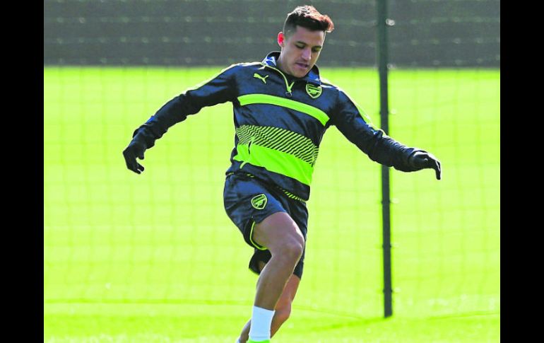 Preparación. El delantero chileno Alexis Sánchez durante el entrenamiento del Arsenal de cara al duelo contra el Munich. EFE /