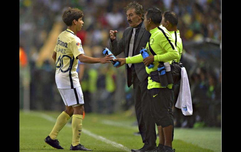 Lainez (I) jugó el segundo tiempo del partido León-América del sábado pasado. MEXSPORT / ARCHIVO