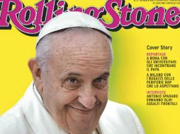 La portada muestra un primer plano del Papa vestido de blanco, sonriendo, con el pulgar derecho arriba en gesto de aprobación. TWITTER / @RollingStoneita