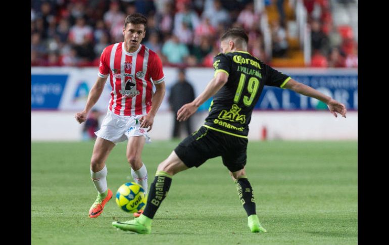 Necaxa se presentó en casa con un juego vistoso, pero no logró controlar el accionar de Santos. MEXSPORT / A. Juárez