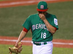 Roberto Osuna hizo 26 lanzamientos y no pudo sacar ningún out. AFP / M. Tovar