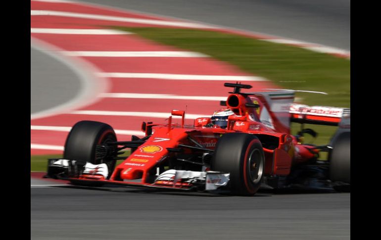 Raikkonen supera por casi cuatro décimas de segundo el tiempo que Sebastian Vettel consiguió el jueves. AFP / L. Gene