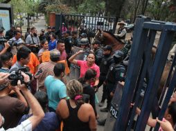 Ayer, un centenar de personas se manifestó para exigir freno a las obras en el vaso regulador. EL INFORMADOR / G. Gallo