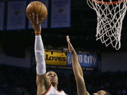 Westbrook aporta 33 puntos, 14 asistencias, 11 rebotes. AP / S. Ogrocki