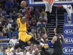 LeBron James contribuyó con 24 puntos, 13 asistencias y 12 rebotes en el partido. AP / M. Ebenhack