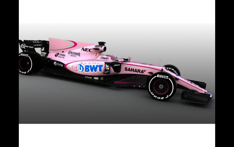 La presencia de la marca BWT se ve reforzada también con los cascos  rosa que utilizarán Sergio Pérez y Esteban Ocon. TWITTER / @ForceIndiaF1