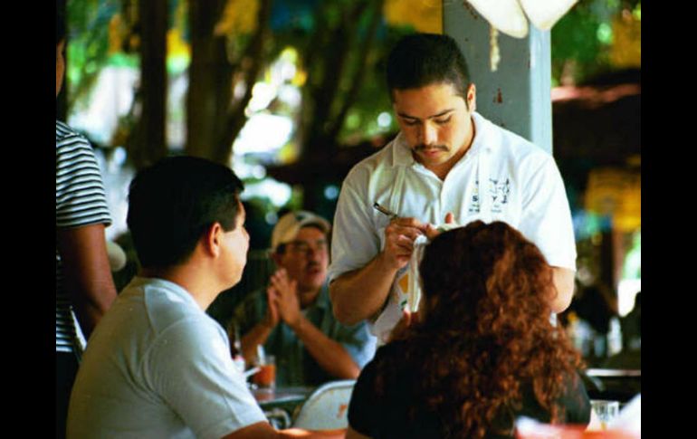 Hay personas, que en un bar, antro o restaurante podrían mostrar alguna falta de respeto a los meseros. EL INFORMADOR / ARCHIVO