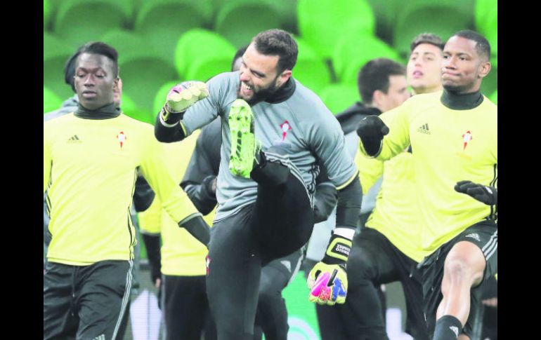 Preparación. El portero español Sergio Álvarez  asiste a una sesión de entrenamiento en el Krasnodar Stadium. EFE /