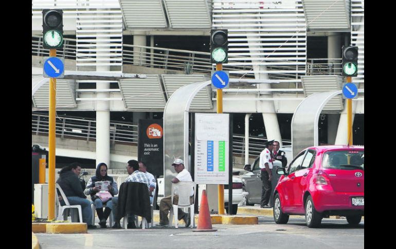 Mientras se resuelve el conflicto con ejidatarios, éstos aseguran que los servicios del aeropuerto no se verán afectados. EL INFORMADOR / A. Camacho