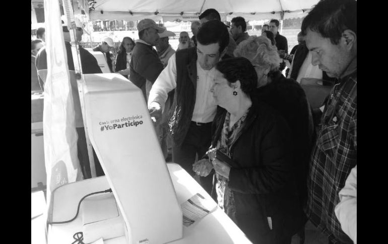 Para realizar la consulta, el IEPC dispuso 87 urnas electrónicas para la votación y se instalaron 200 centros de votación. TWITTER / @micasrey