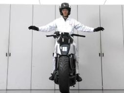 Honda presentó su tecnología Riding Asist: una motocicleta que se mantiene en equilibrio para disminuir accidentes. YOUTUBE / HONDA