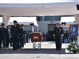 Los restos de Riviello son trasladados en una carroza fúnebre del Ejército para desfilar entre dos columnas de cadetes. TWITTER / @S_Cienfuegos_Z