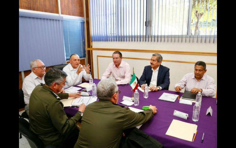 En el encuentro están presentes funcionarios del área de seguridad encabezados por el gobernador Quirino Ordaz. TWITTER / @QuirinoOC