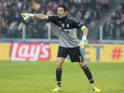 Buffon es el mejor portero de Italia y aspira a jugar una sexta fase final del Mundial, el próximo año en Rusia. AP / ARCHIVO