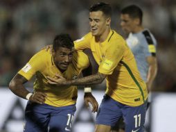 Paulinho celebra una de sus tres redes de la tarde. AP / N. Pisarenko