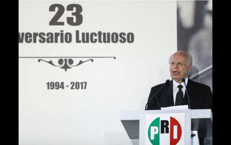 José Narro fue el primero en brindar unas palabras en memoria del ex candidato presidencial. SUN / G. Espinosa