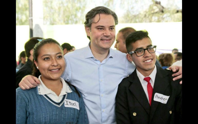 El secretario de Educación encabezó la inauguración del Centro de Bachillerato Tecnológico 2, en Ecatepec, Edomex. TWITTER / @aurelionuno