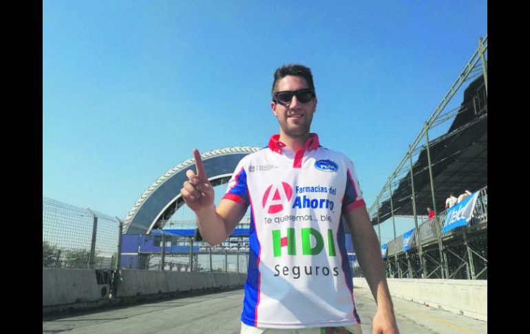 Rubén García inicia con el pie derecho el camino hacia una segunda corona en Nascar después de hacerse de la pole en Monterrey. TWITTER / @rubengarcia4