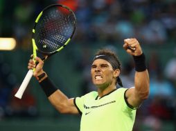 Nadal se recuperó de un primer set adverso para finalmente arrollar a su adversario. AFP / J. Finney