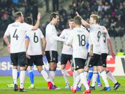 La Selección de Alemania marcha con paso perfecto en la eliminatoria rumbo a Rusia 2018 al ganar los cinco partidos que ha disputado. EFE /