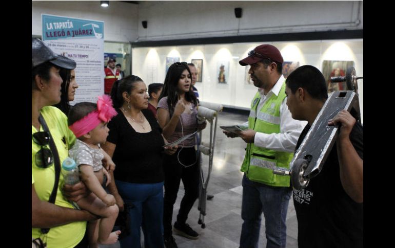 Algunos usuarios de la Línea 2 preguntaron cómo transbordar a los camiones. EL INFORMADOR / A. Camacho