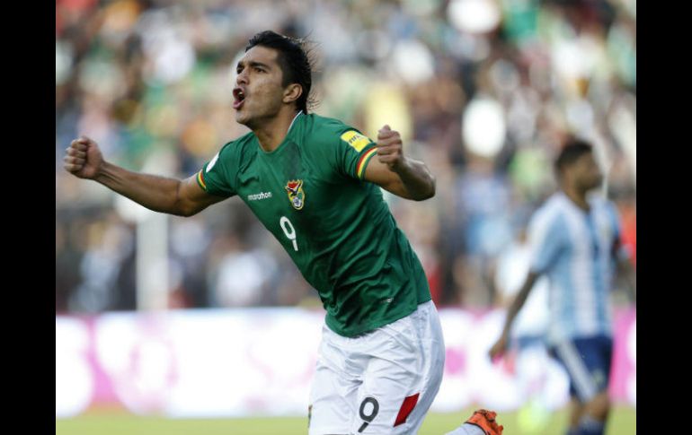 Martins, de Bolivia, celebra el segundo gol de su Selección. AP / J. Karita