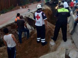 La Cruz Roja y Protección Civil están en el lugar para atender a los lesionados. TWITTER / @CruzRojaEM