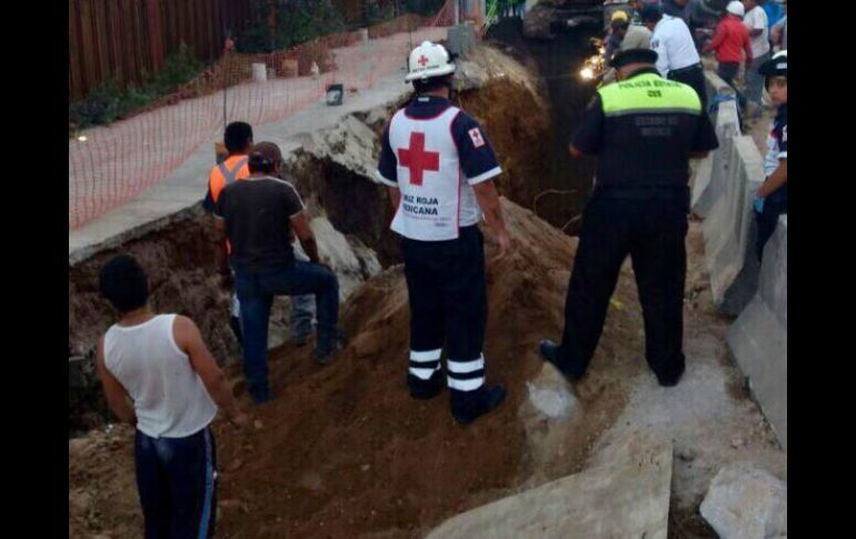 La Cruz Roja y Protección Civil están en el lugar para atender a los lesionados. TWITTER / @CruzRojaEM