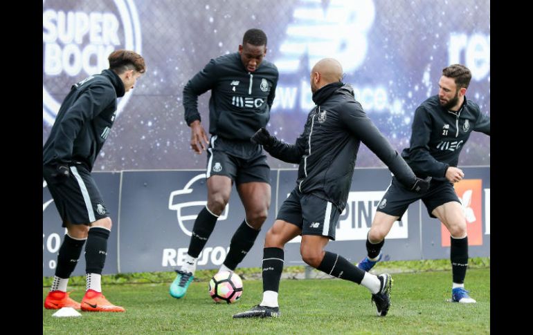 Los mexicanos que militan con Los Dragones se encuentran todos disponibles para ser tomados en cuenta. TWITTER / @FCPorto