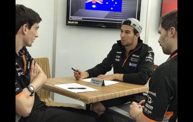 El tapatío se muestra optimista, ya que Force India suele levantarse después de inicios complicados. TWITTER / @SChecoPerez