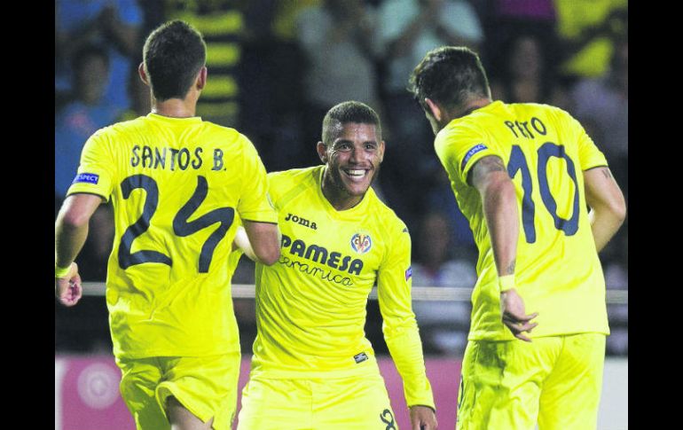 Equipo. El colombiano Santos Borré, el mexicano Jonathan Dos Santos y el brasileño Alexandre Pato, jugarán ante el Eibar. EFE /