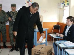 El Consejo Nacional Electoral prevé ofrecer los primeros resultados oficiales hacia las 20:00 horas. EFE / R. Enriquez