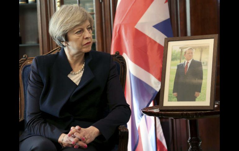 Theresa May aseguró que sus pensamientos y los del pueblo inglés están con las víctimas de San Petersburgo. AP / R. Adayleh