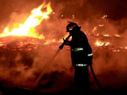 La exposición al calor extremo combinado con el esfuerzo físico durante un incendio hace que la sangre se vuelva más espesa. NTX / ARCHIVO