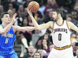 Kevin Love (#0) fue el líder encestador de los Cavaliers al terminar con una cosecha de 28 puntos ayer ante el Magic. AP / T. Dejak