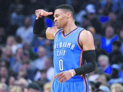 Cerca. La estrella de Oklahoma, Russell Westbrook, está a un triple doble de establecer nueva marca en temporada regular. AP / B. Dill