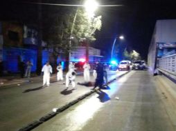 El cuerpo del hombre fue encontrado la madrugada de este jueves en el cruce de la Calzada Independencia y Revolución. ESPECIAL /